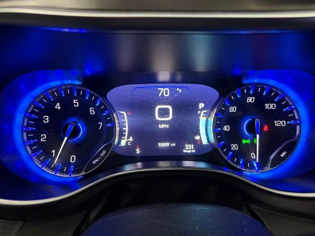 Used 2017 Chrysler Pacifica Limited w/ Advanced Safetytec Group FWD image 18