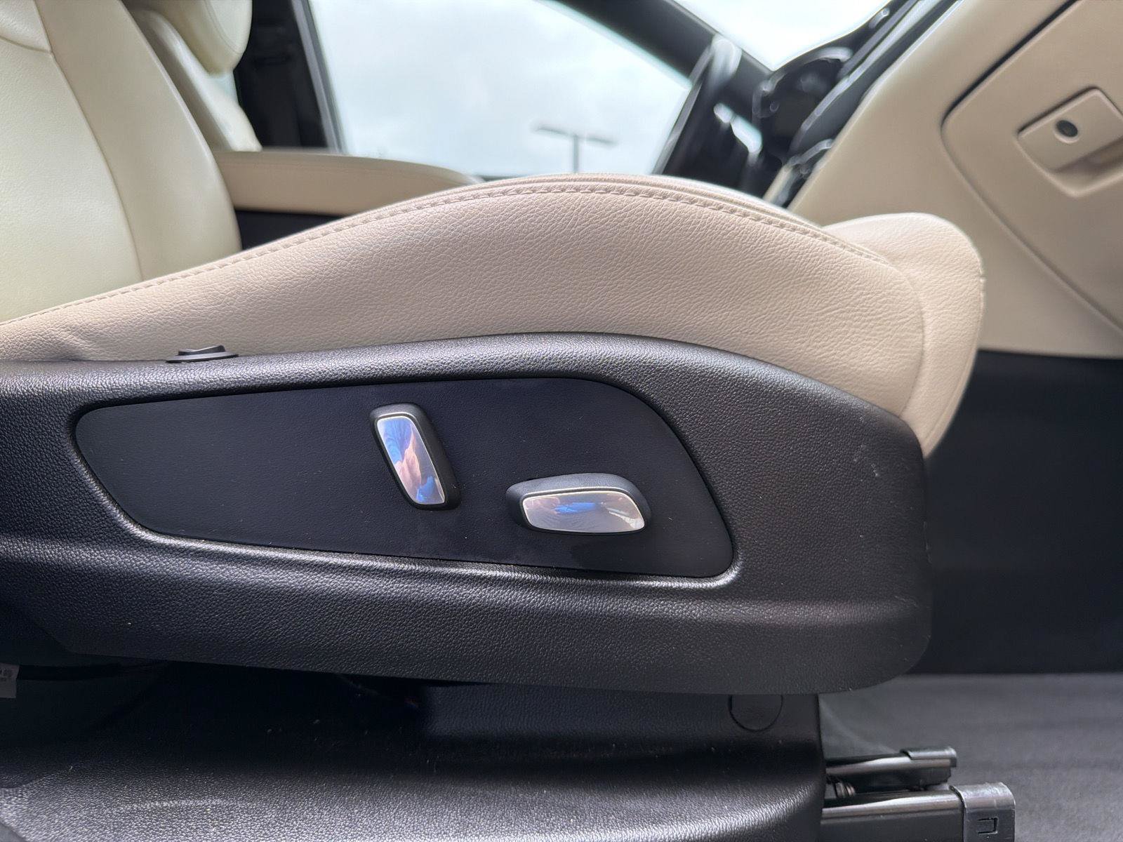 Used 2019 Cadillac XT5 FWD image 33