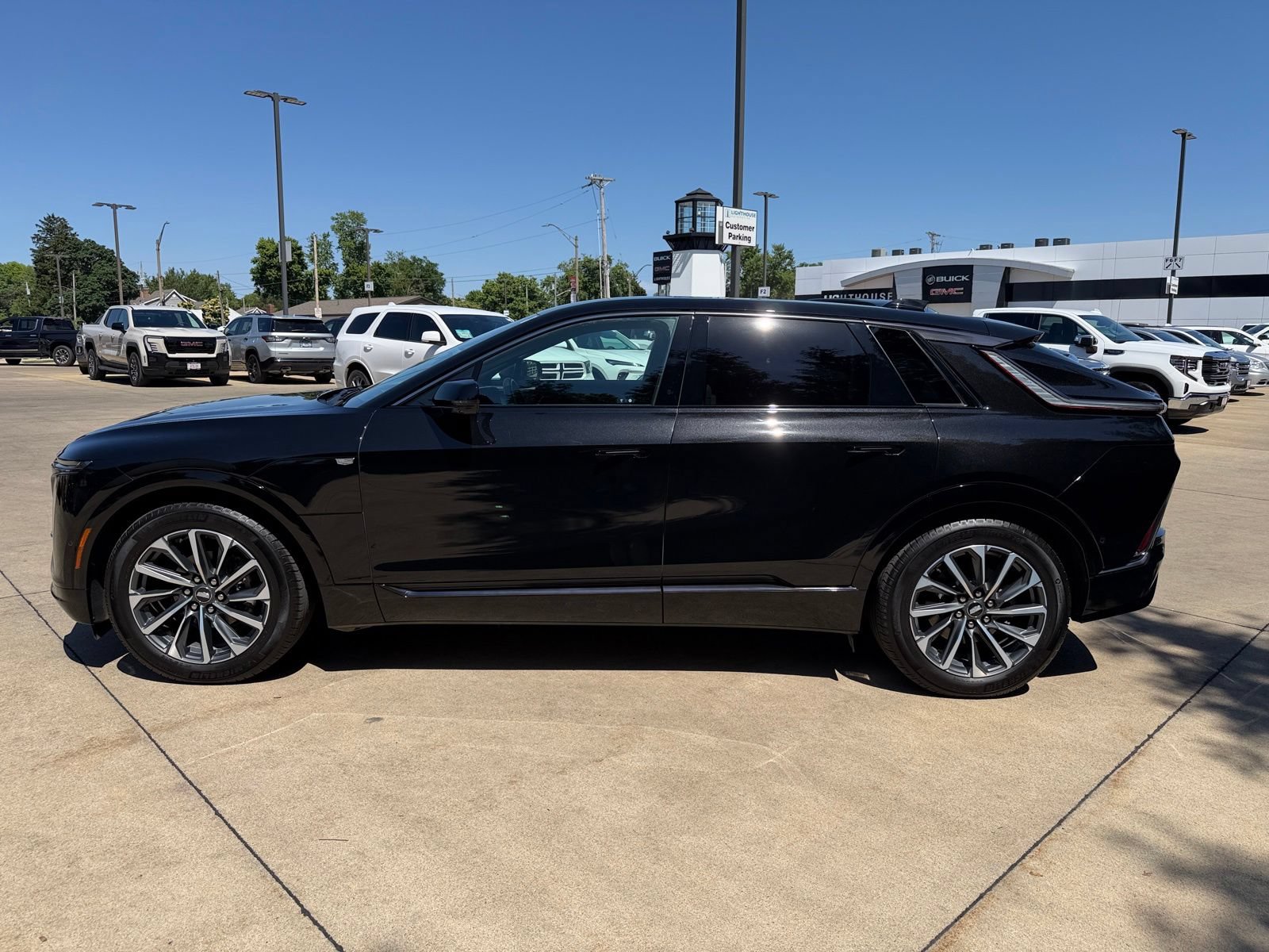 Used 2024 Cadillac Lyriq Sport AWD/4WD image 8