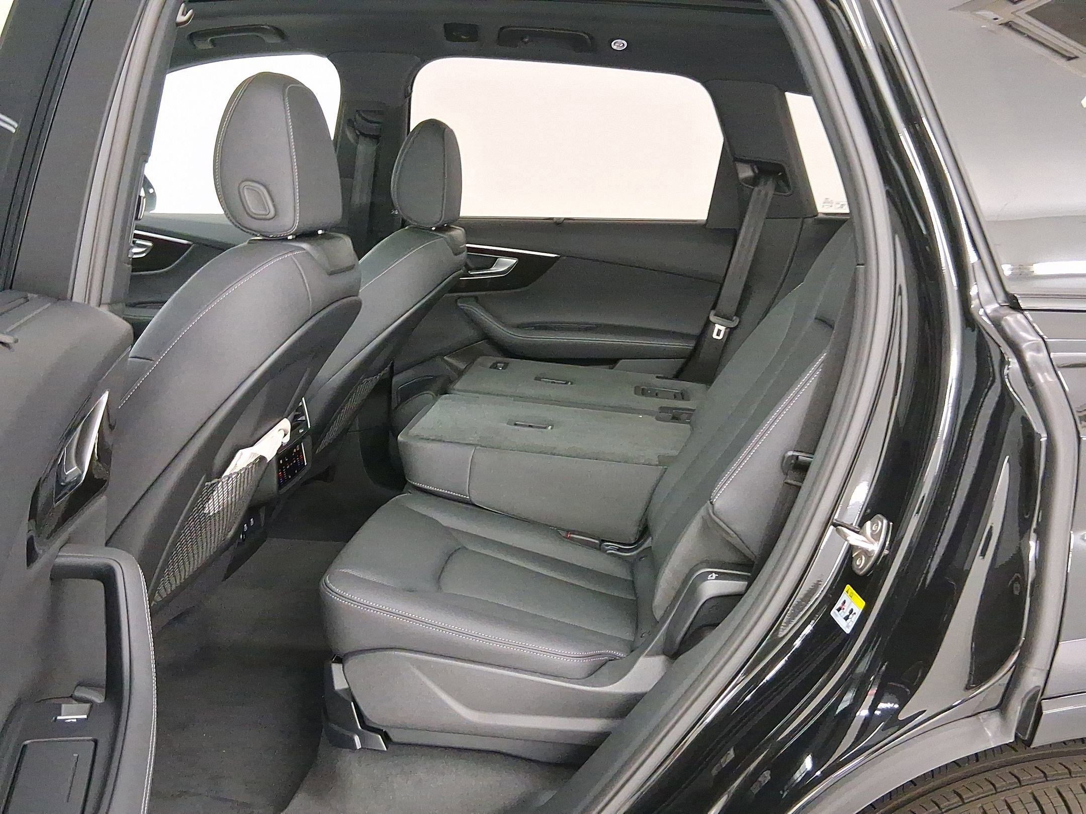 Used 2026 Audi Q7 2.0T Premium Plus w/ Premium Plus Package AWD/4WD image 13