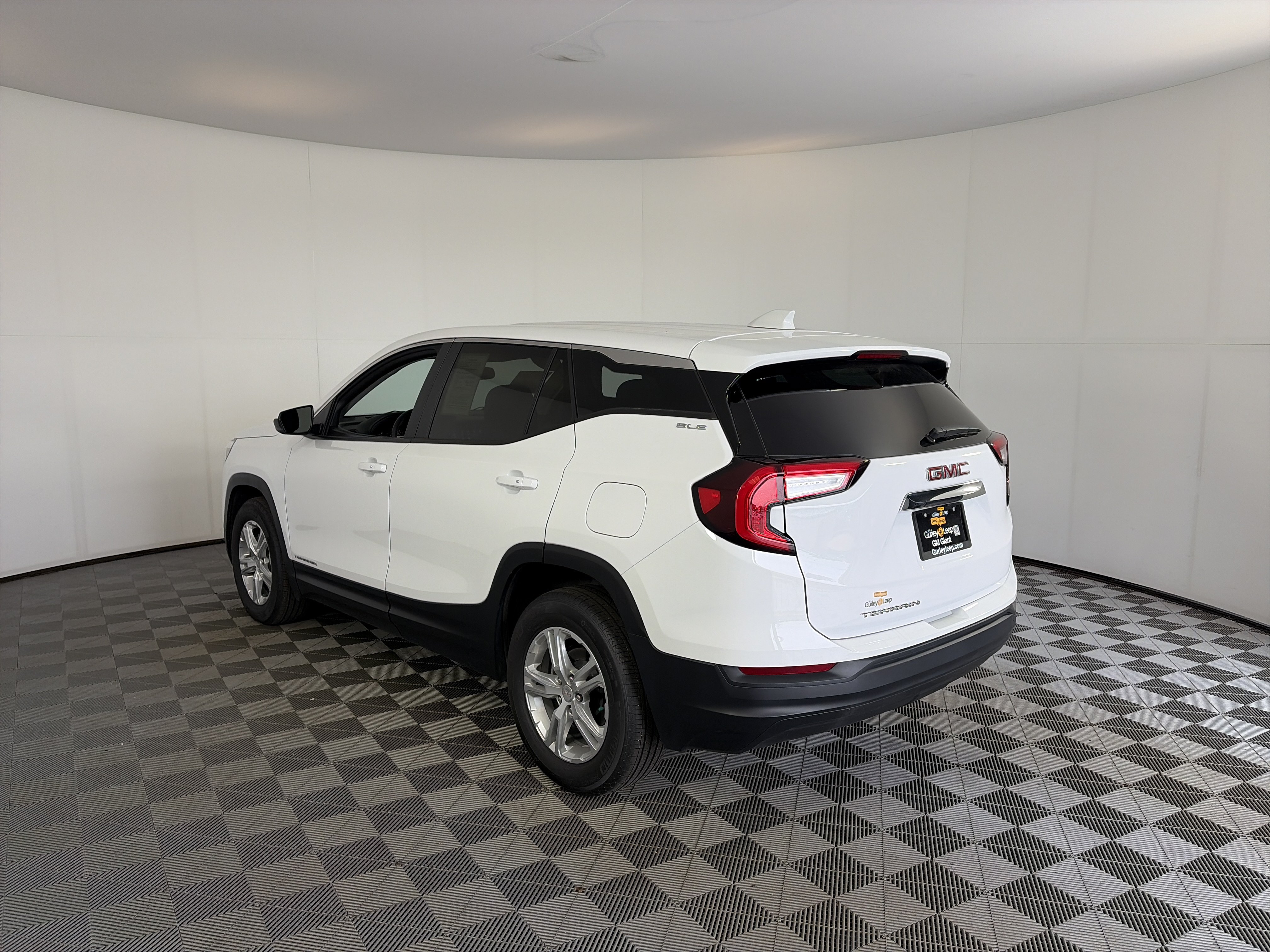 Used 2023 GMC Terrain SLE FWD image 8