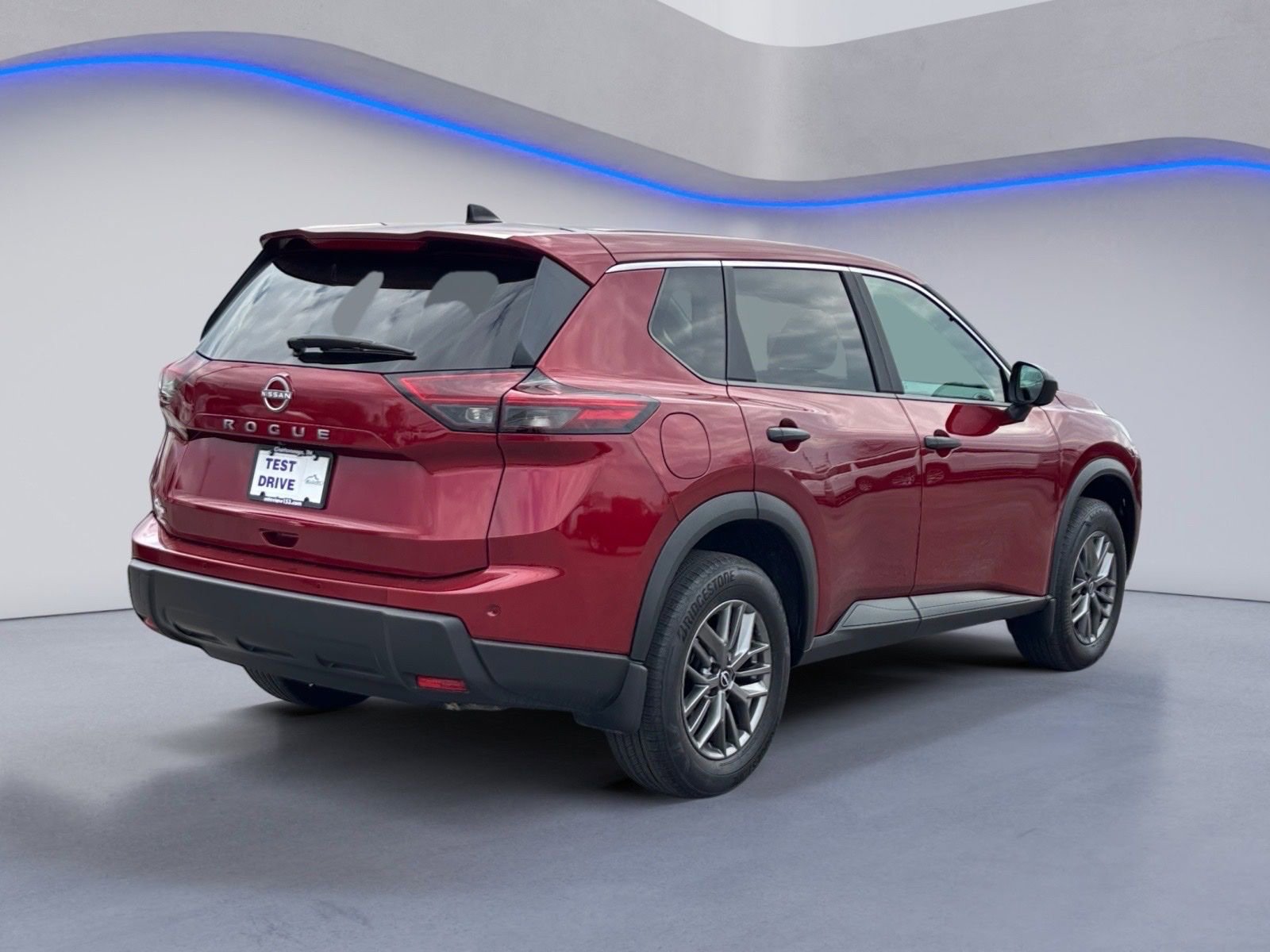 Used 2025 Nissan Rogue S image 10