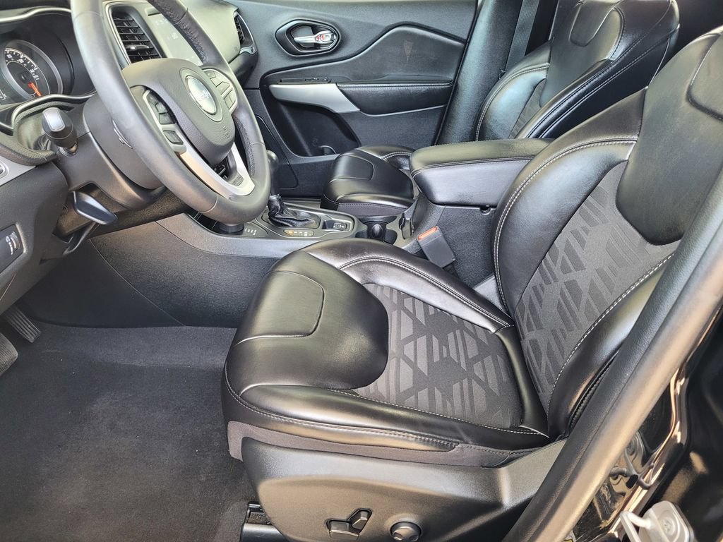 Used 2022 Jeep Cherokee Latitude AWD/4WD image 10