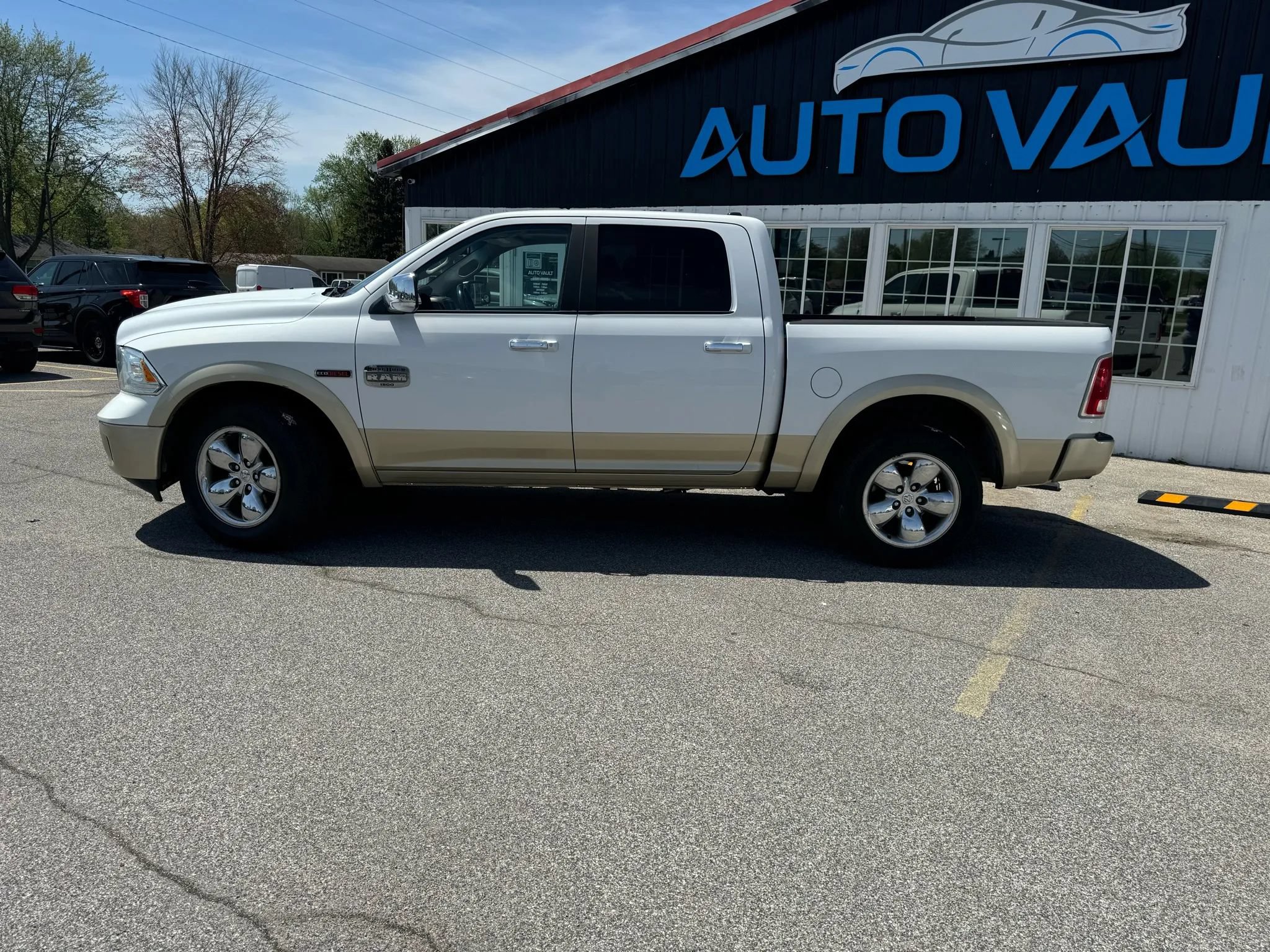 Used 2014 RAM 1500 Laramie Longhorn w/ Convenience Group AWD/4WD image 2
