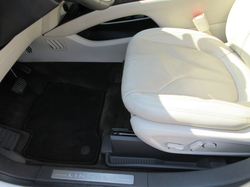 Used 2018 Lincoln MKX Reserve w/ Driver Assistance Package FWD image 20