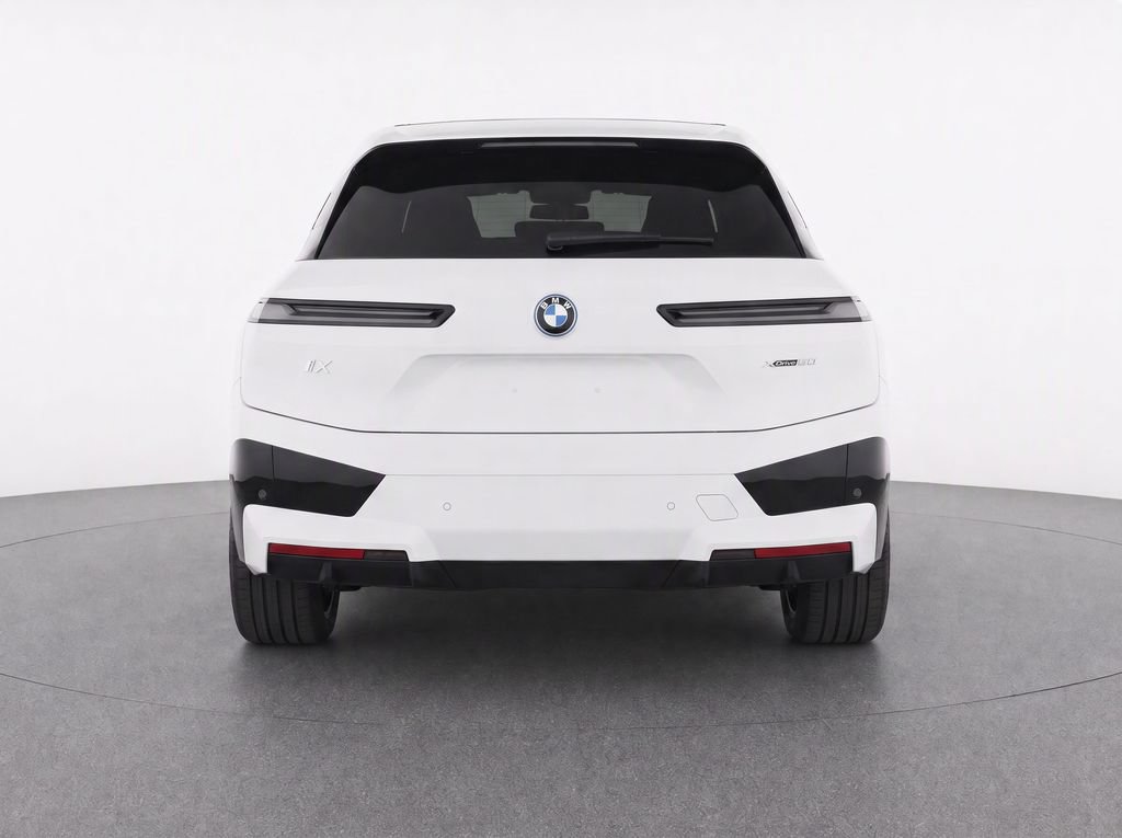Used 2024 BMW iX xDrive50 w/ Sport Package AWD/4WD image 4