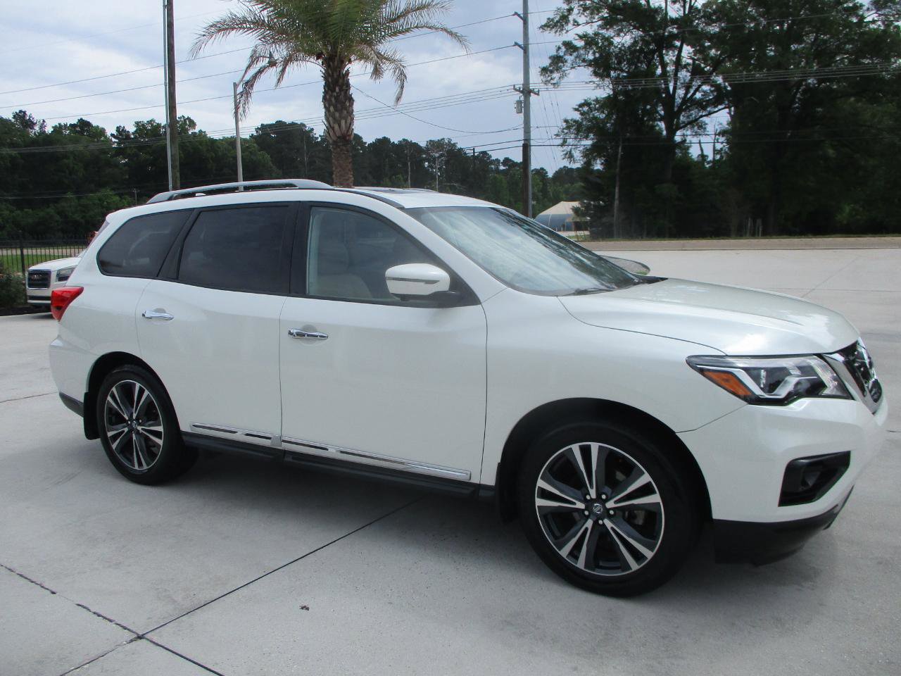 Used 2019 Nissan Pathfinder Platinum FWD image 25