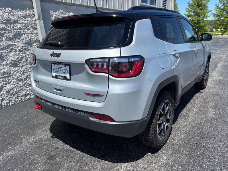 Used 2025 Jeep Compass Trailhawk AWD/4WD image 3