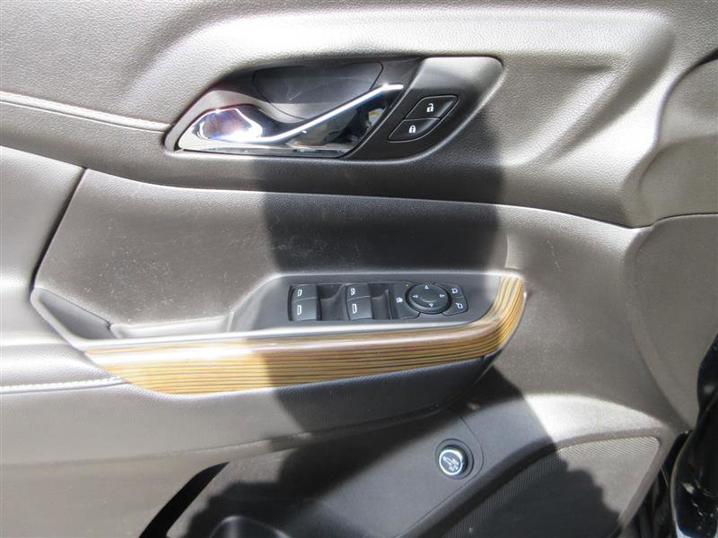 Used 2022 GMC Acadia SLE w/ Driver Convenience Package image 12
