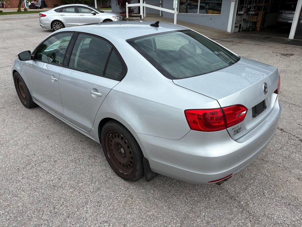 Used 2012 Volkswagen Jetta SE FWD image 6