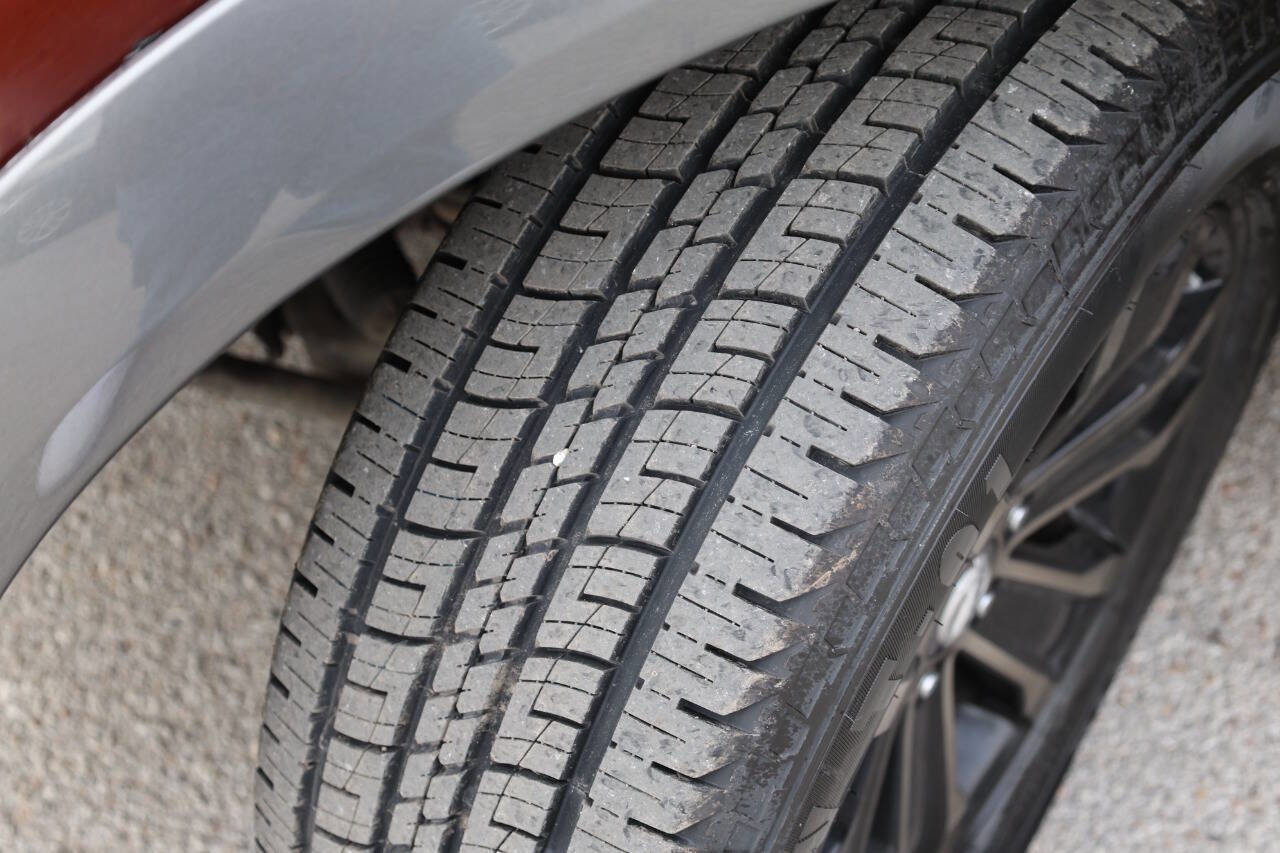 Used 2017 Nissan Armada Platinum w/ Captain Seat Package image 28