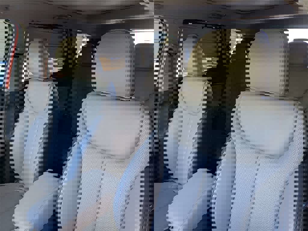 Used 2020 Hyundai Santa Fe Limited image 7