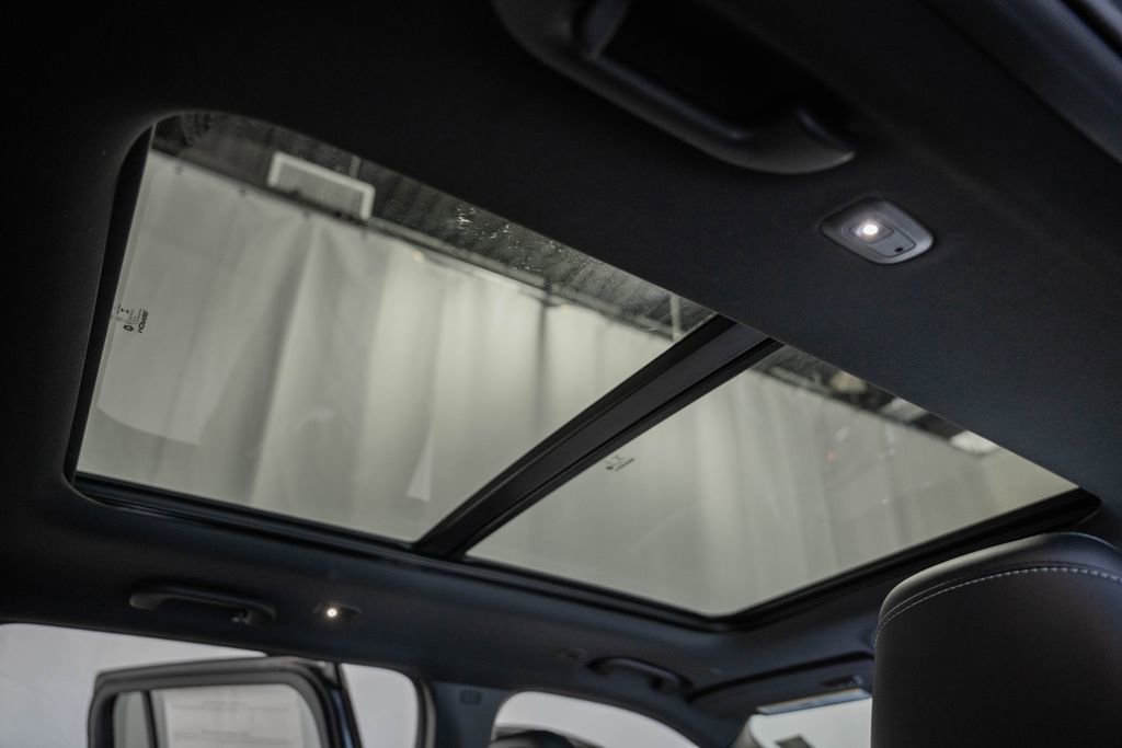 New 2025 Jeep Grand Cherokee Limited image 34