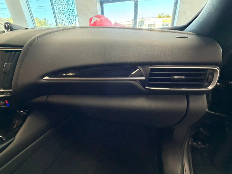 Used 2023 Maserati Levante GT AWD/4WD image 49
