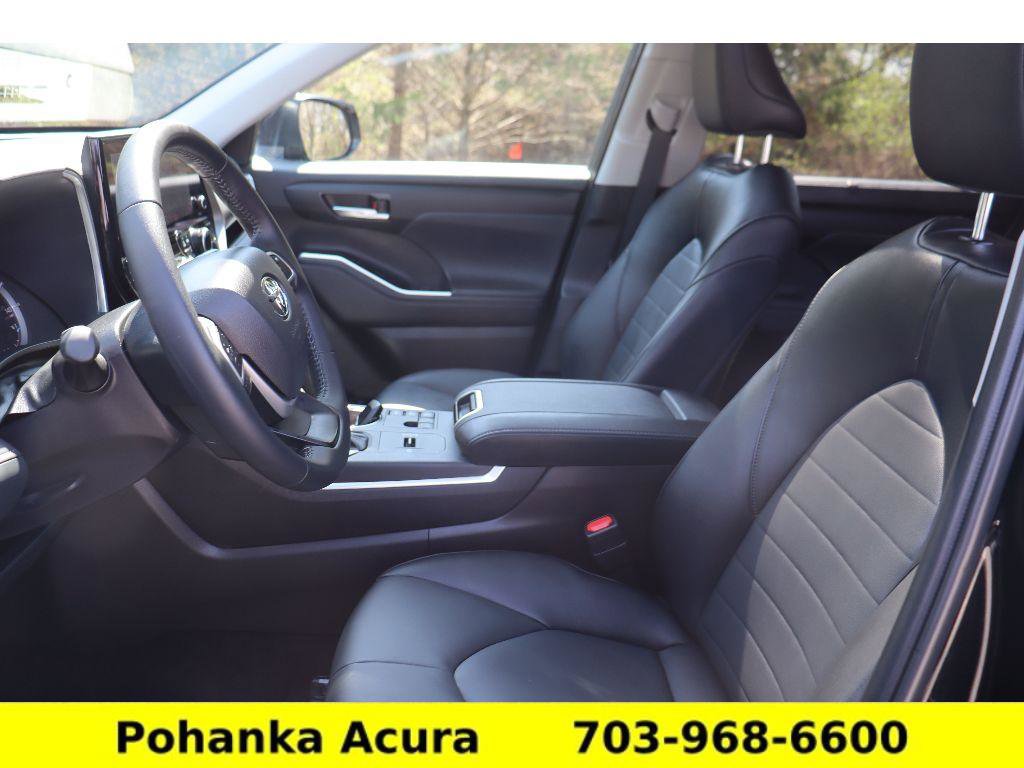 Used 2025 Toyota Highlander XLE image 25