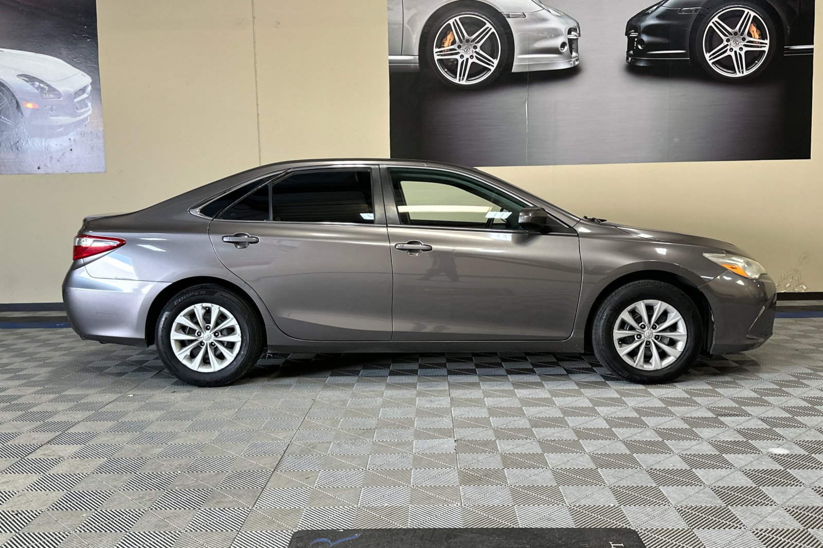 Used 2017 Toyota Camry LE FWD image 3