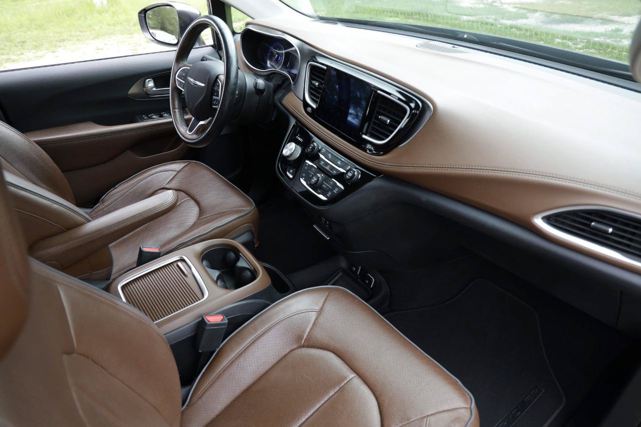 Used 2017 Chrysler Pacifica Limited w/ Advanced Safetytec Group FWD image 17