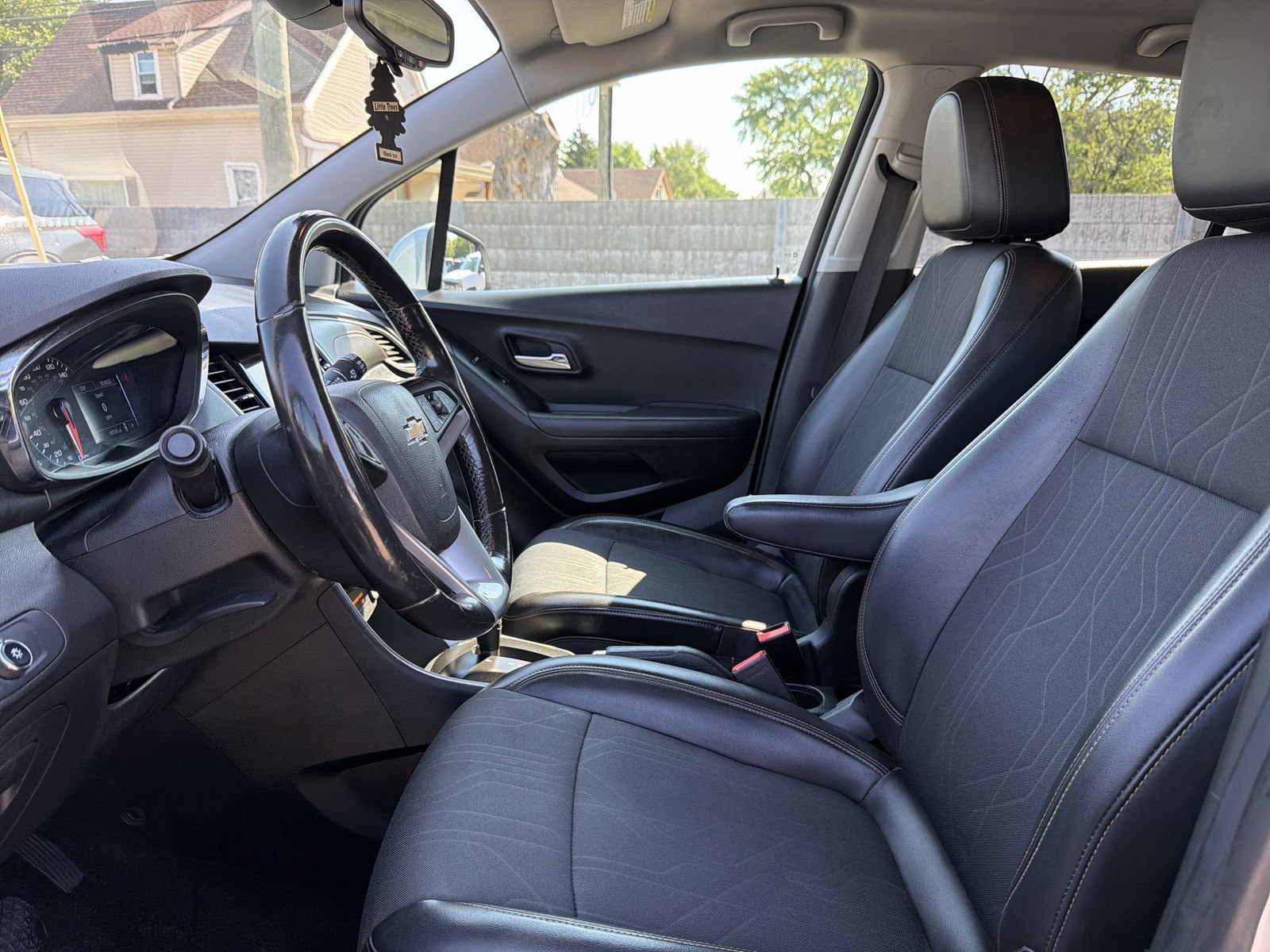 Used 2018 Chevrolet Trax LT w/ LT Convenience Package AWD/4WD image 11