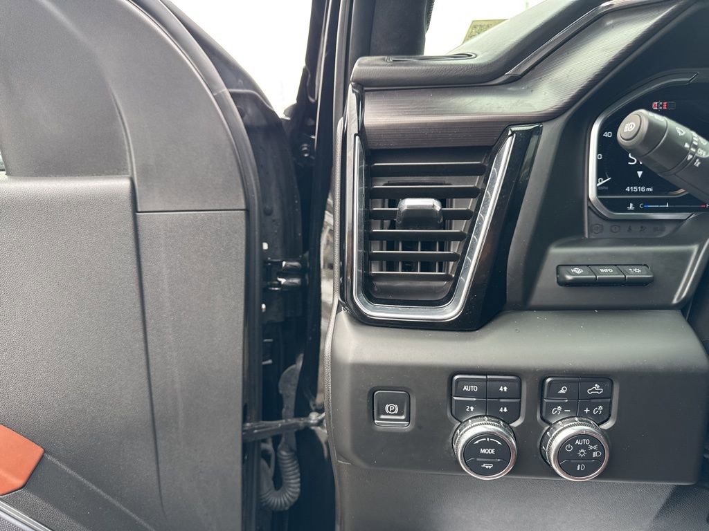 Used 2025 GMC Sierra 2500 Denali Ultimate image 12