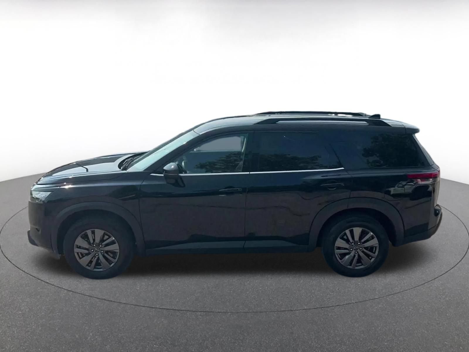Used 2025 Nissan Pathfinder SV FWD image 8