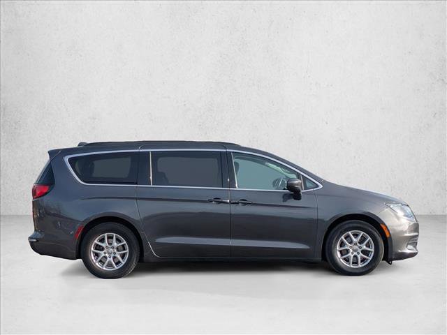 Used 2020 Chrysler Voyager Lxi image 4