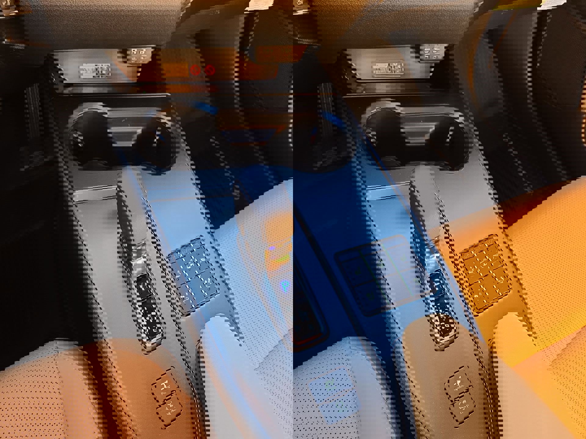 New 2025 Lexus UX 300h FWD image 22