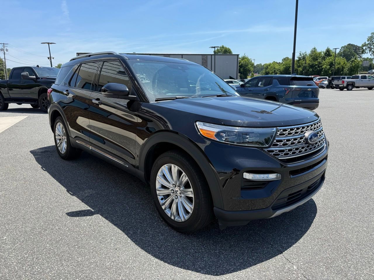 Used 2023 Ford Explorer Limited w/ Limited Technology Package AWD/4WD image 9