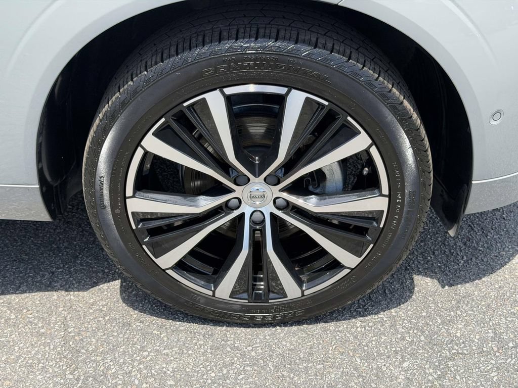 Used 2024 Volvo XC60 B5 Plus AWD/4WD image 25