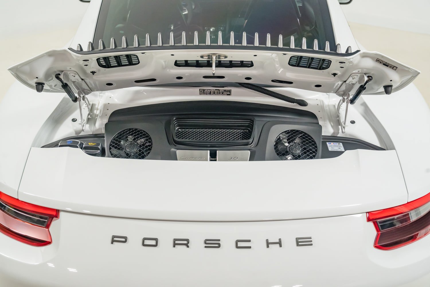 Used 2018 Porsche 911 Carrera T w/ Carrera T Interior Package RWD image 39