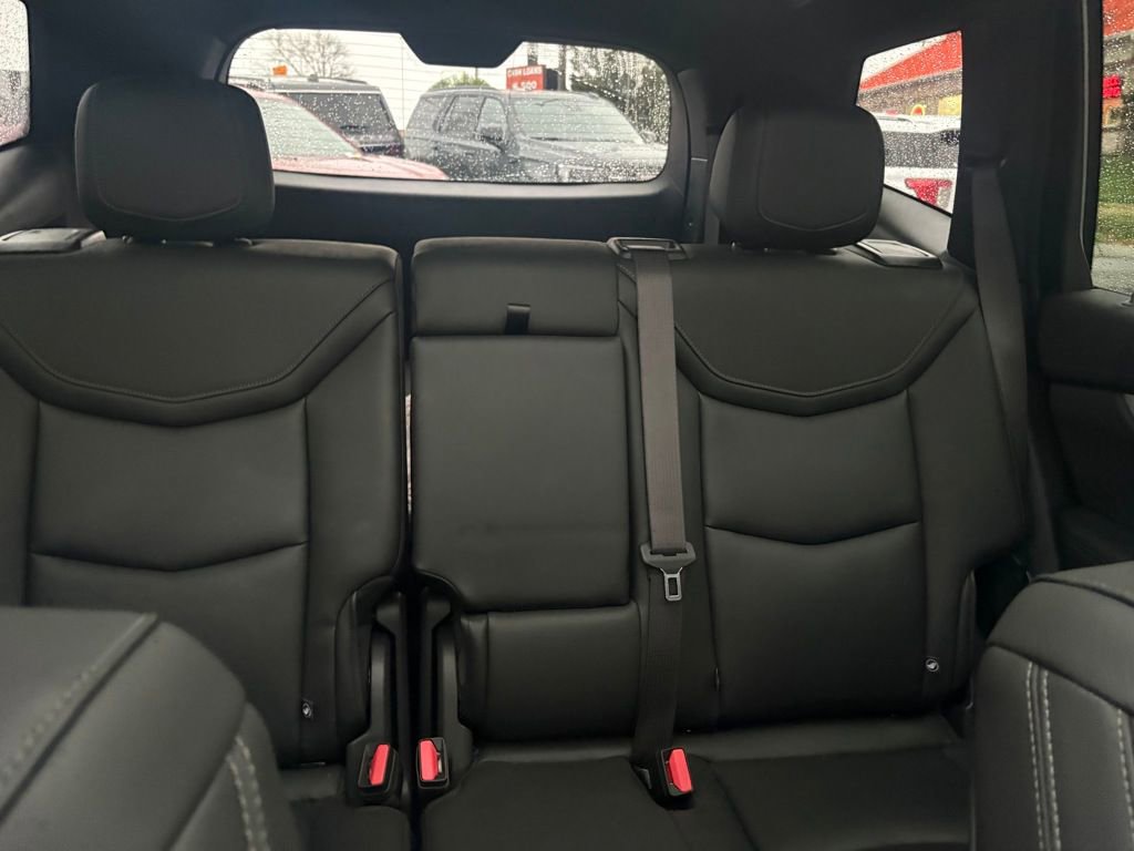 Used 2025 Cadillac XT6 Luxury image 9