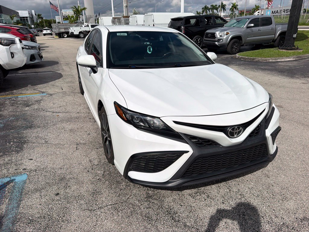 Used 2022 Toyota Camry SE w/ Convenience Package FWD image 2