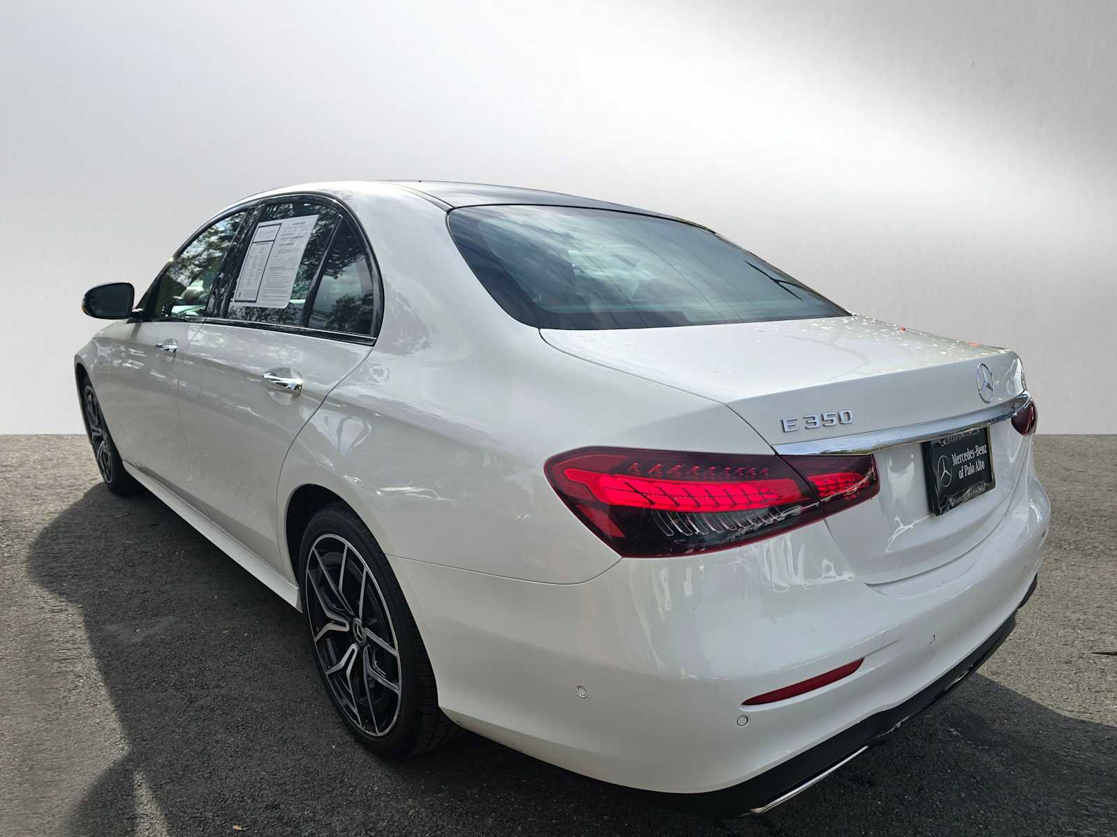 Used 2022 Mercedes-Benz E 350 Sedan image 5