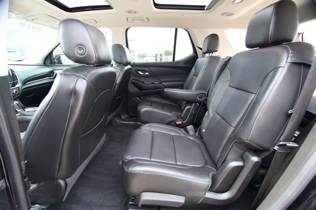 Used 2019 Chevrolet Traverse LT w/ LPO, Blackout Package AWD/4WD image 7