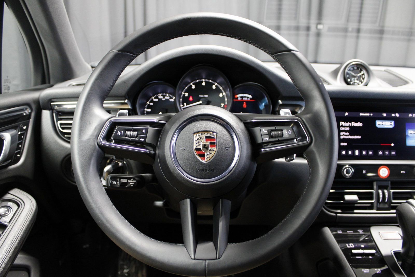 Certified 2025 Porsche Macan image 27