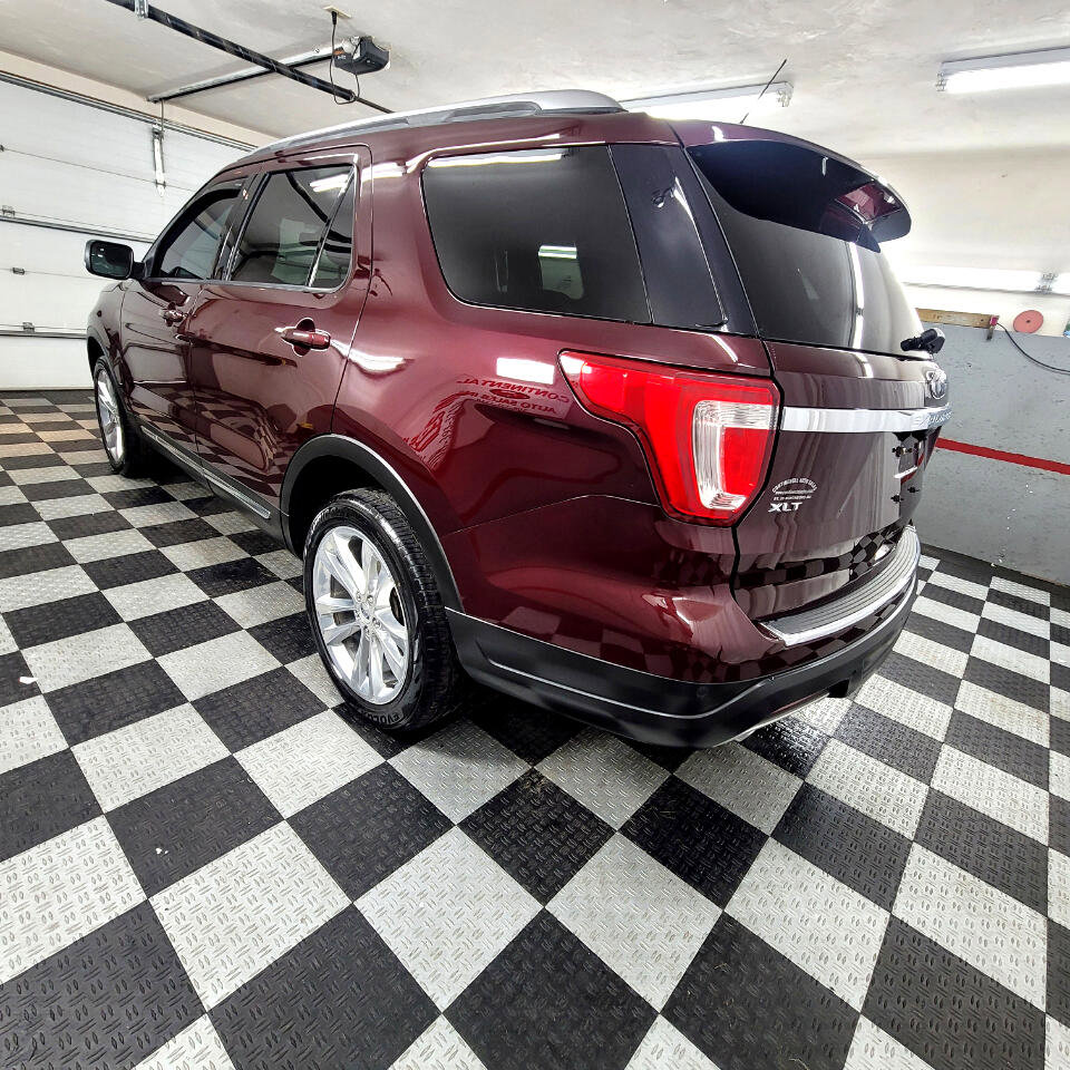 Used 2018 Ford Explorer XLT w/ Equipment Group 202A image 3
