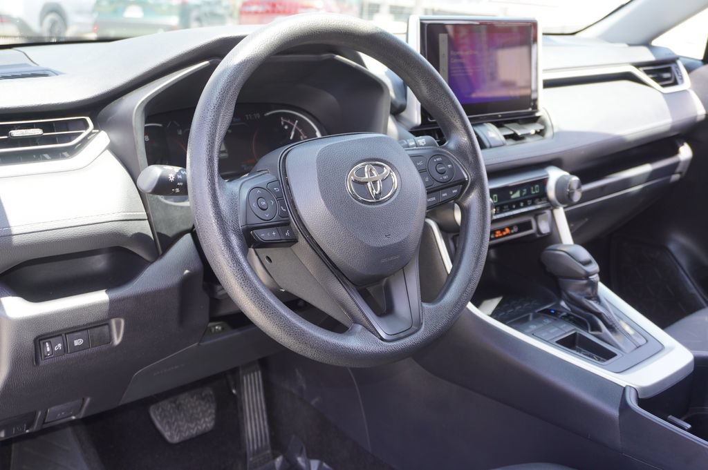 Used 2025 Toyota RAV4 XLE FWD image 9