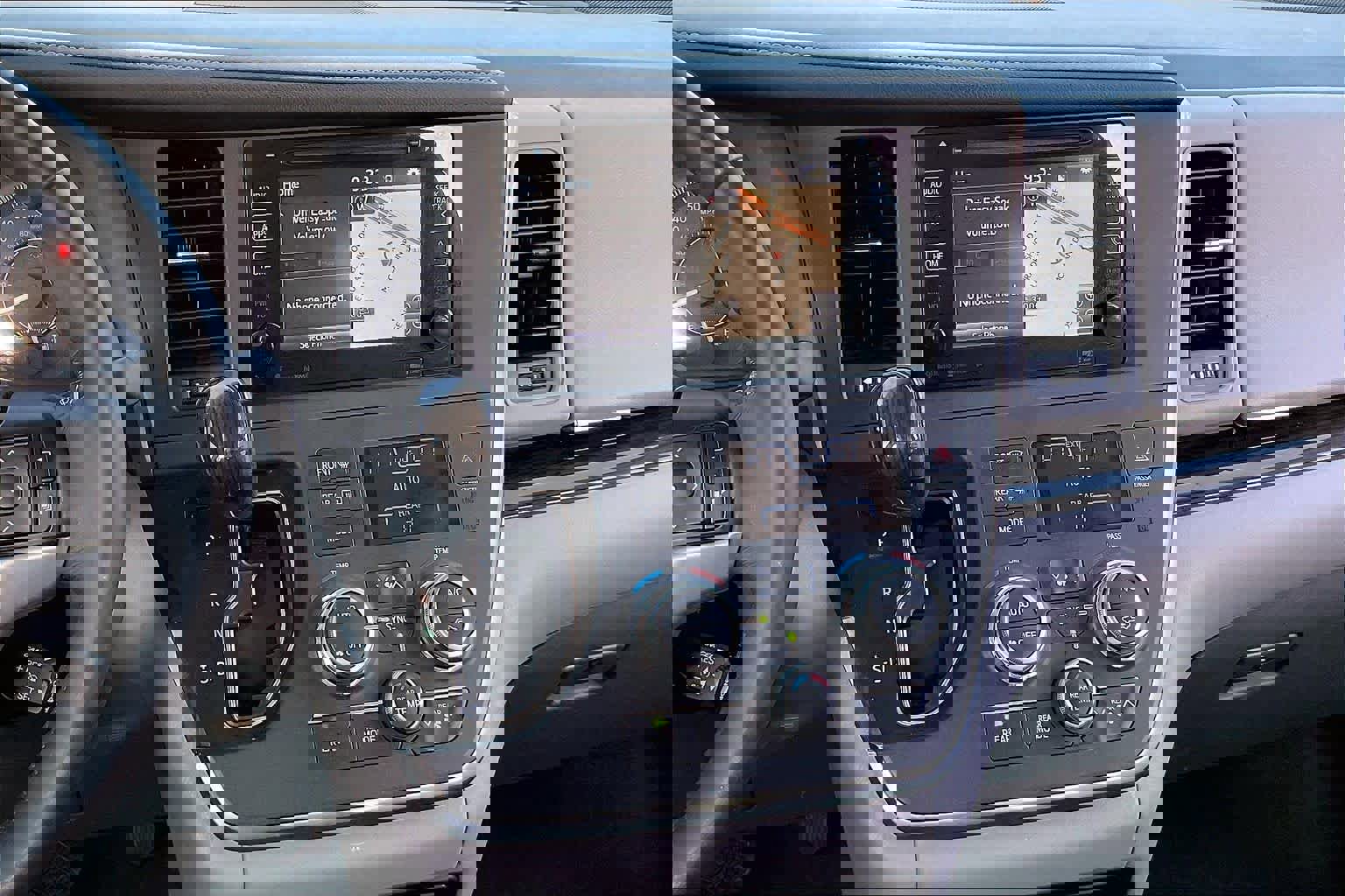 Used 2017 Toyota Sienna XLE image 5