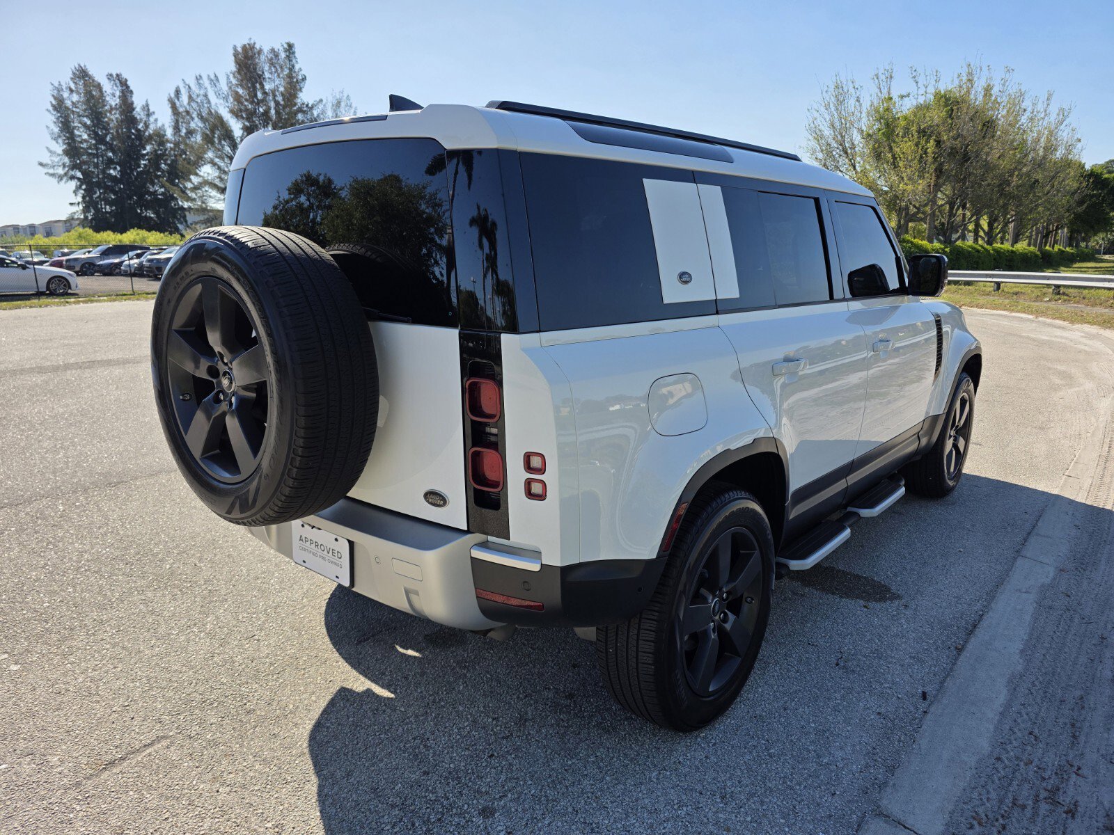 Used 2020 Land Rover Defender 110 S image 24