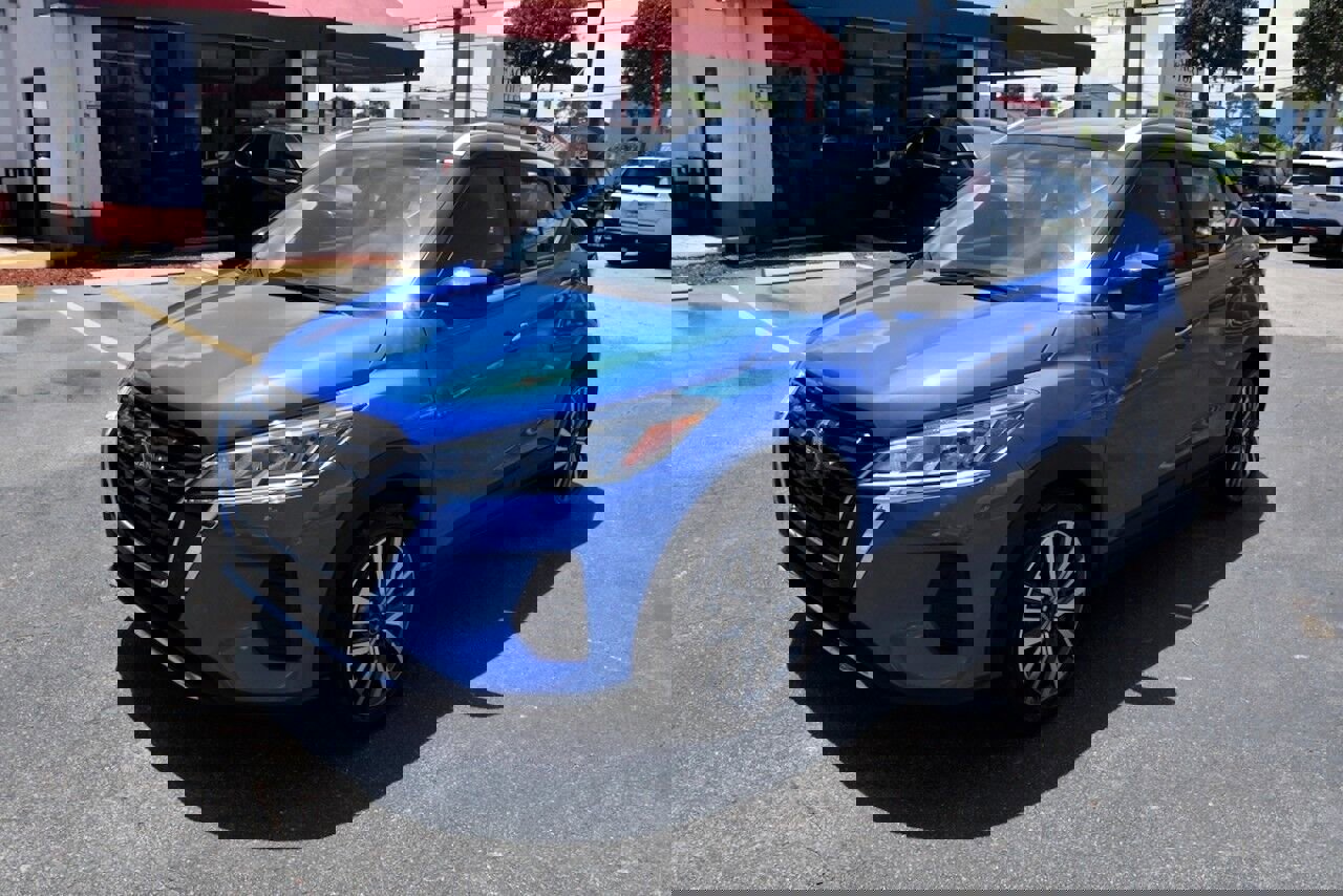 Used 2024 Nissan Kicks SV image 3