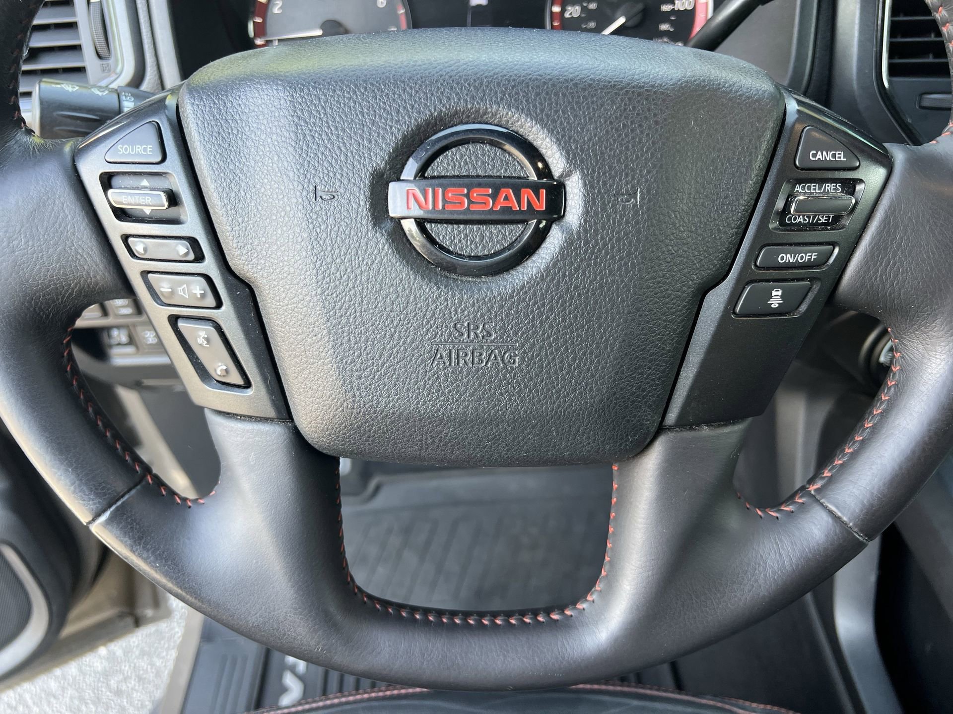 Used 2021 Nissan Titan PRO-4X w/ Pro-4x Convenience Package AWD/4WD image 10