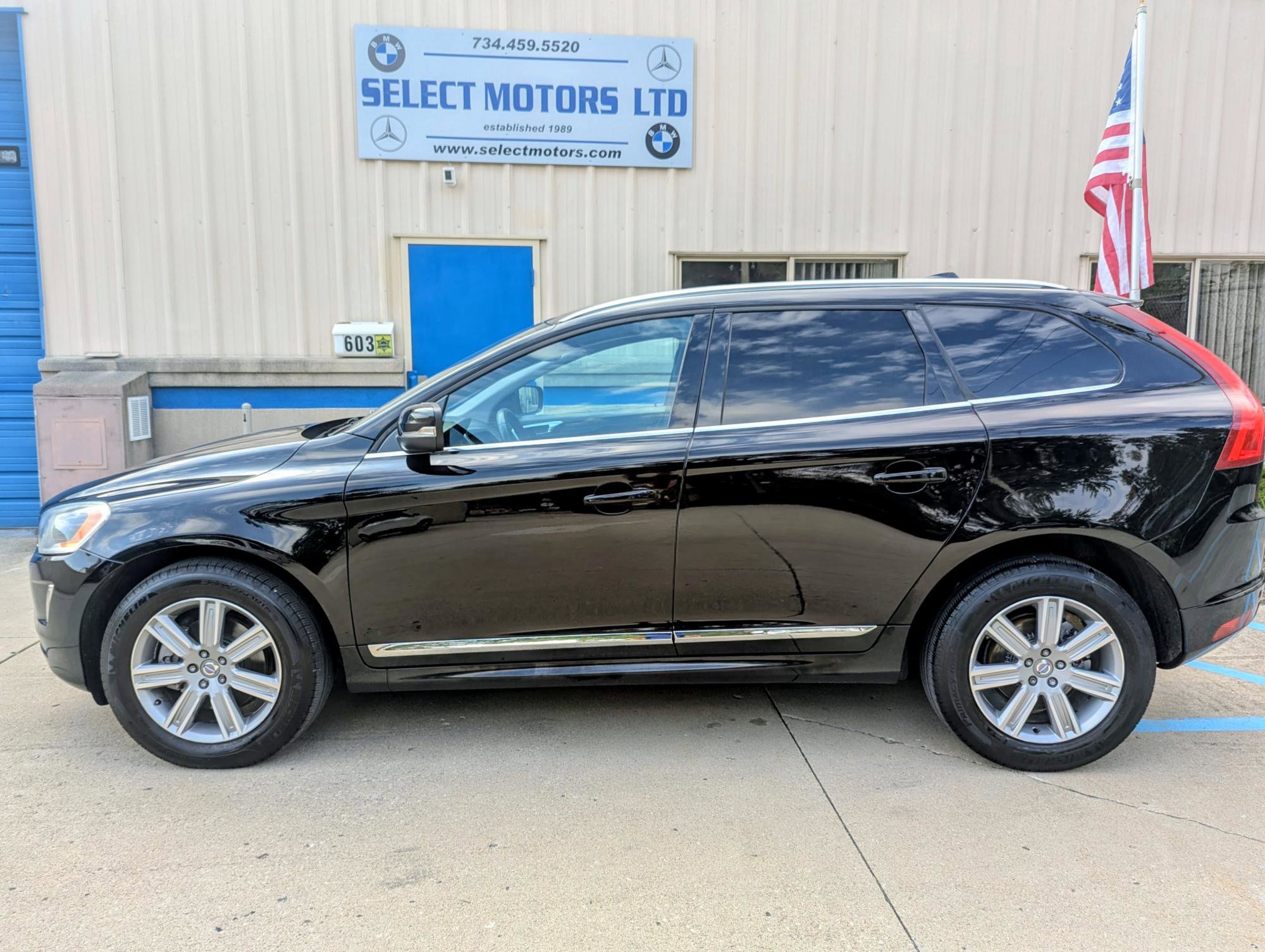 Used 2017 Volvo XC60 T5 Inscription w/ Preferred Option Package image 3