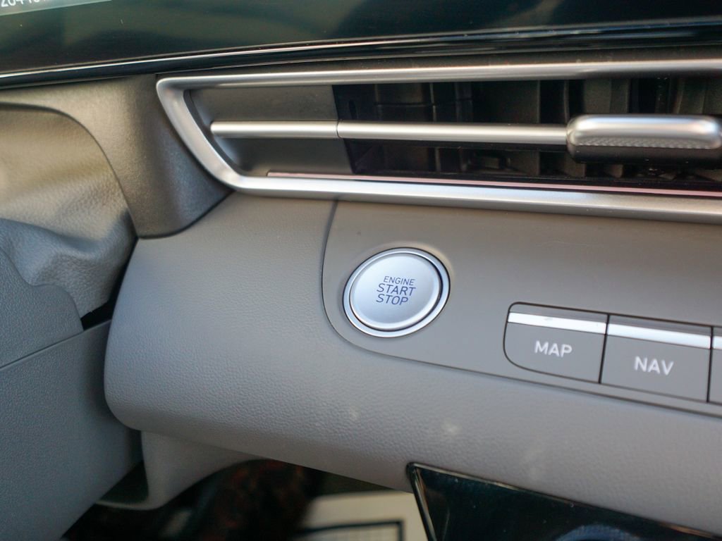 Used 2024 Hyundai Elantra SEL image 20