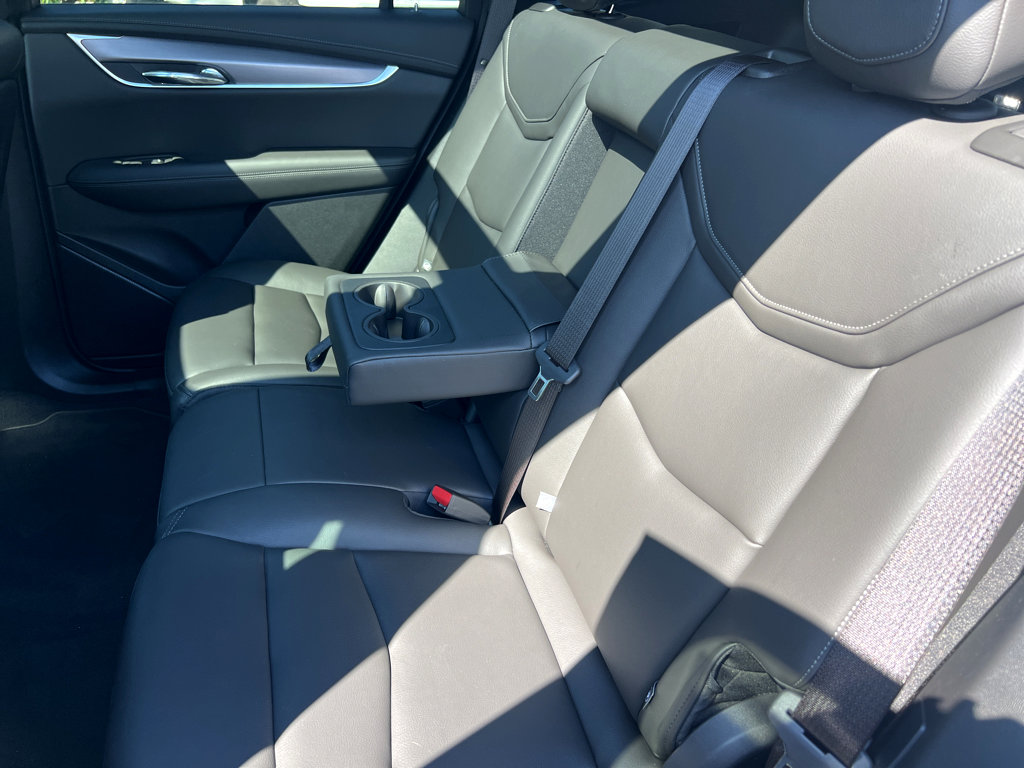 New 2025 Cadillac XT6 Luxury image 24