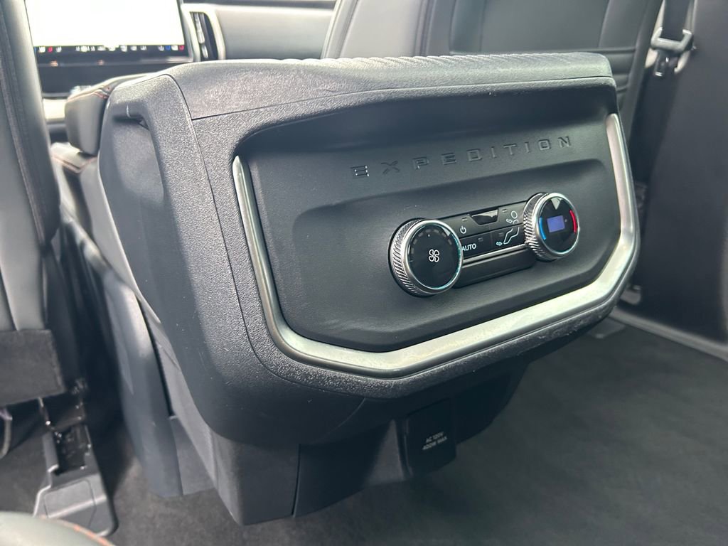 Used 2025 Ford Expedition Active AWD/4WD image 37