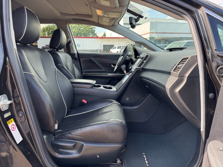 Used 2013 Toyota Venza LE AWD/4WD image 19