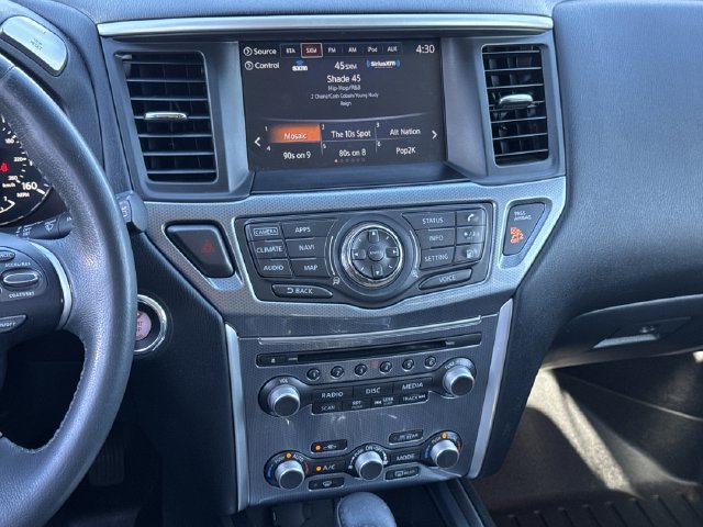 Used 2018 Nissan Pathfinder SL AWD/4WD image 16
