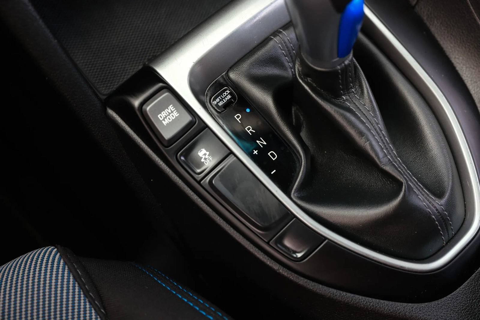Used 2019 Hyundai Veloster 2.0 FWD image 39