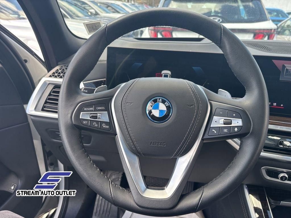 Used 2025 BMW X5 xDrive50e AWD/4WD image 32