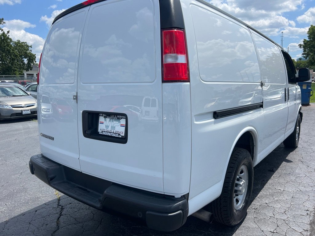 Used 2018 Chevrolet Express 3500 w/ Driver Convenience Package image 7