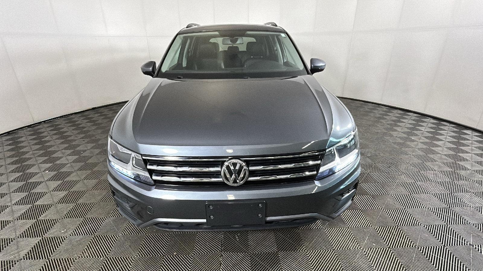 Used 2018 Volkswagen Tiguan SE w/ Panoramic Sunroof Package AWD/4WD image 9